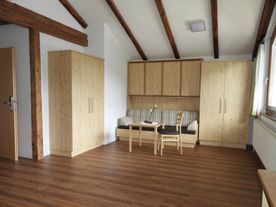 Doppelzimmer mit Stauraum